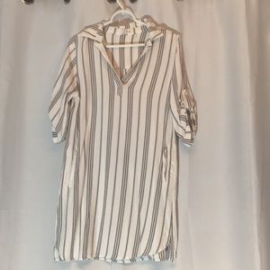 Elan Tops - Elan Tunic with Pockets S/M. Never Worn. Elan Tops - Elan Tunic with Pockets S/M. Never Worn.